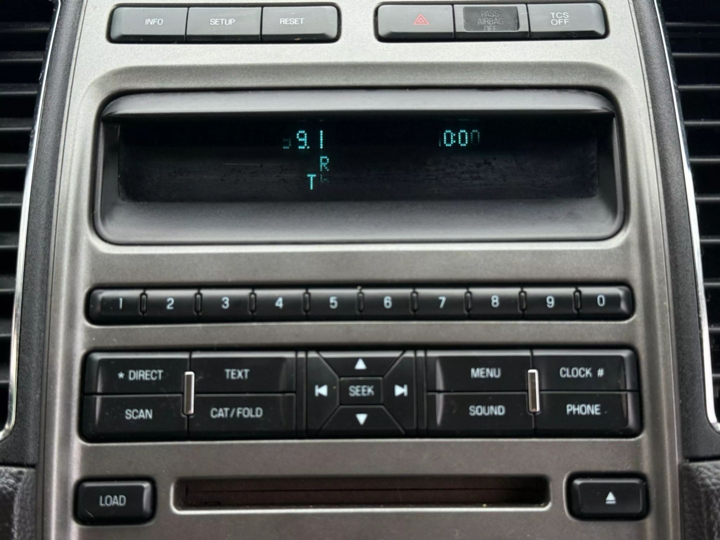 2012 Ford Taurus - Image 32