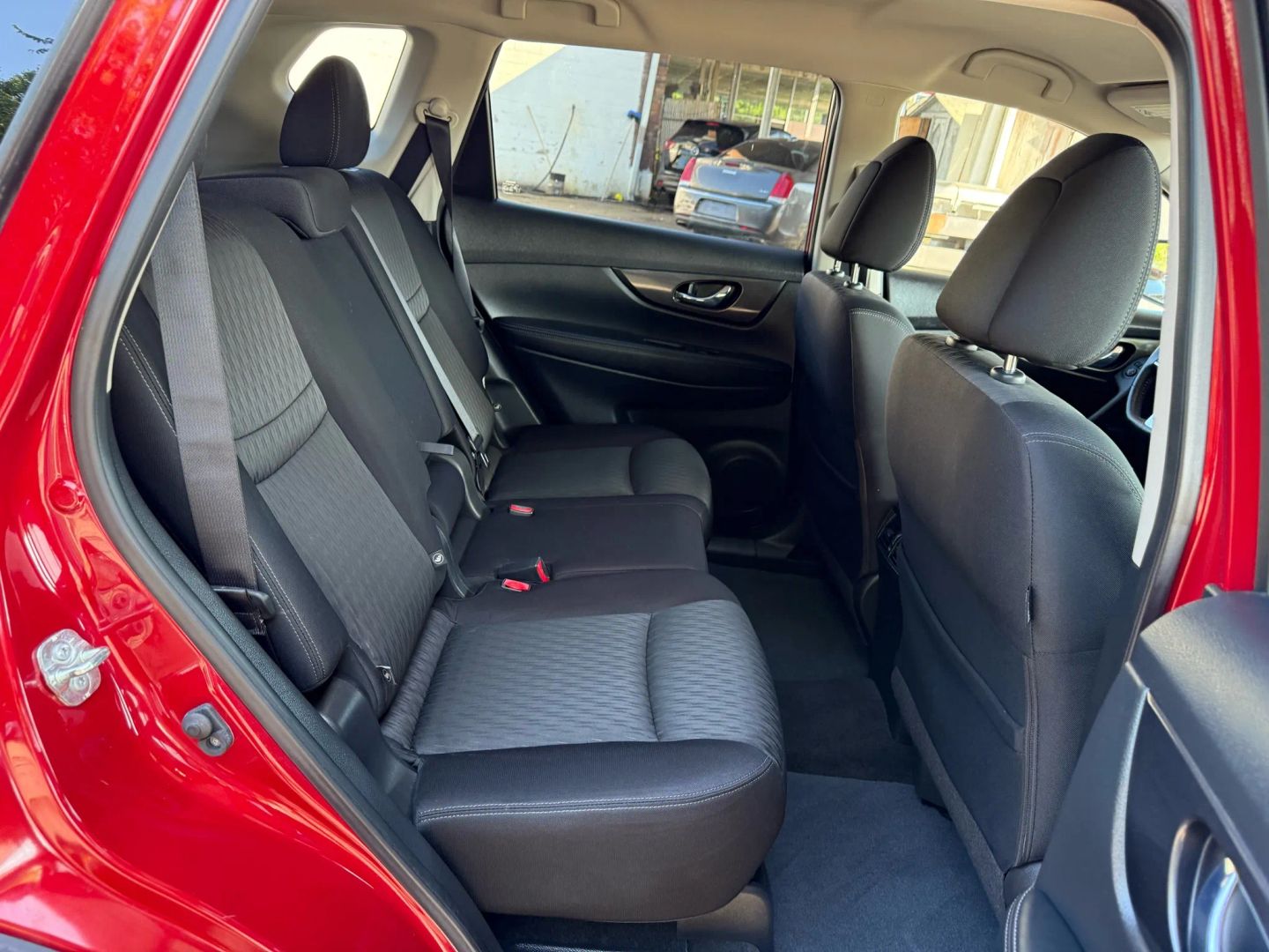 2017 Nissan Rogue - Image 22
