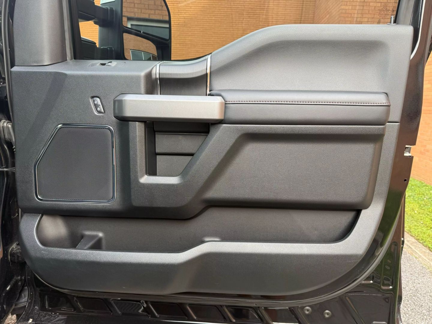 2019 Ford F350 Super Duty Crew Cab - Image 23