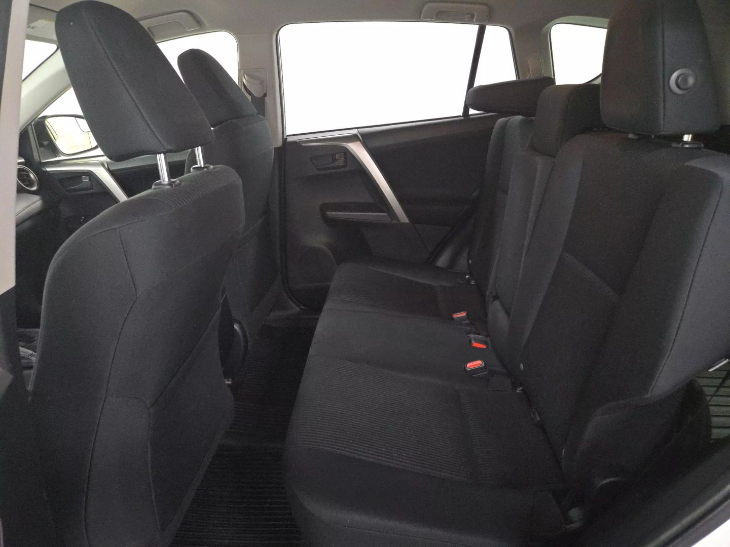 2018 Toyota Rav4 - Image 10