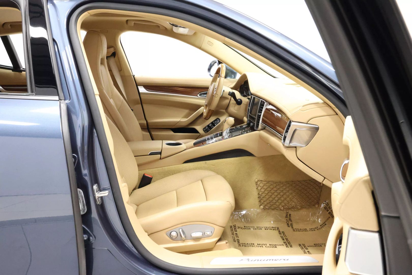 2014 Porsche Panamera - Image 101