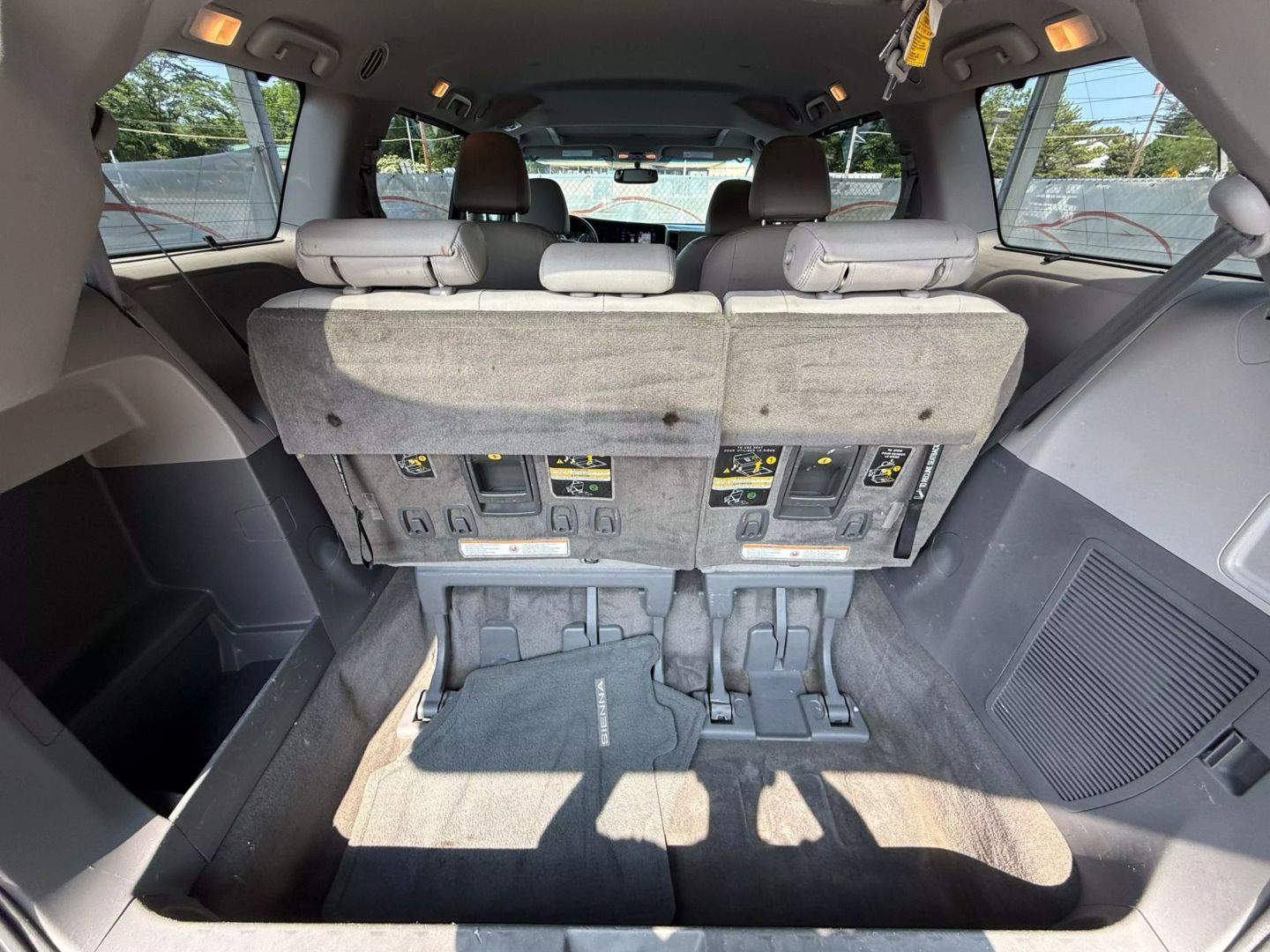 2017 Toyota Sienna - Image 20