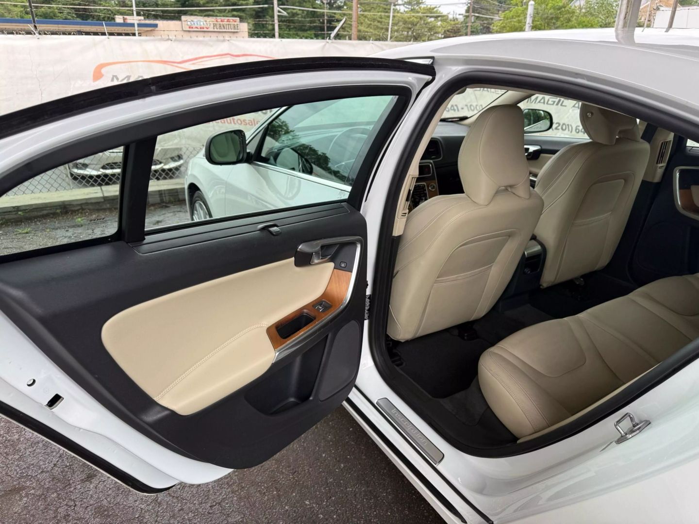 2018 Volvo S60 - Image 17