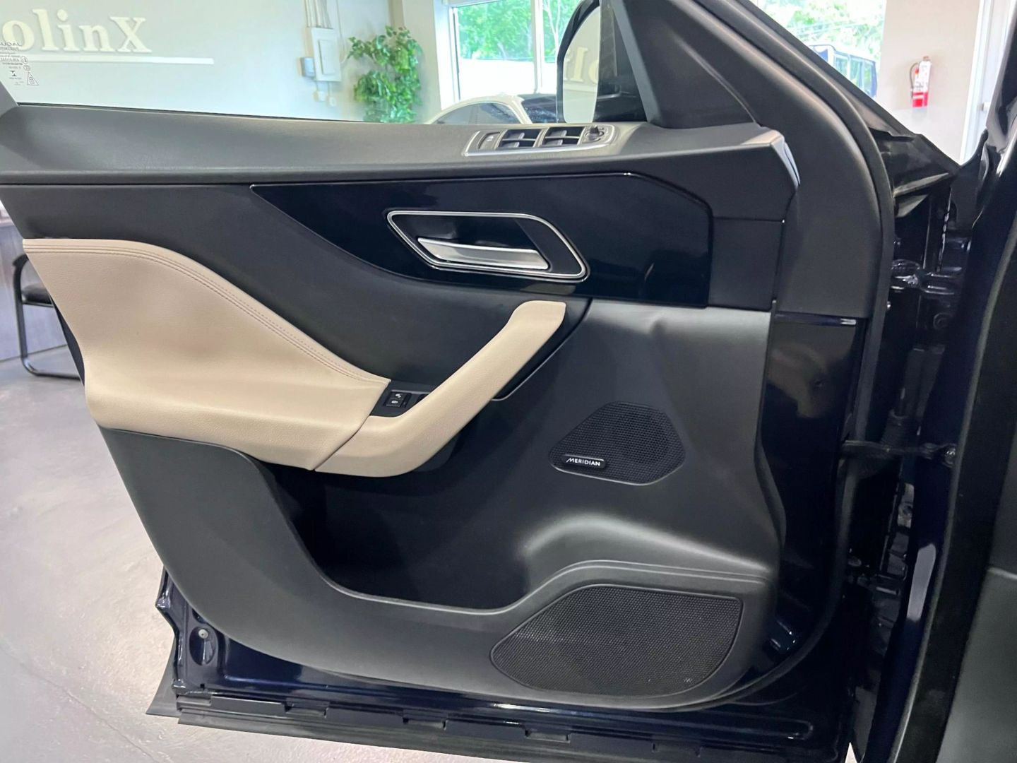 2018 Jaguar F-pace 25t Premium Sport Utility 4d - Image 18