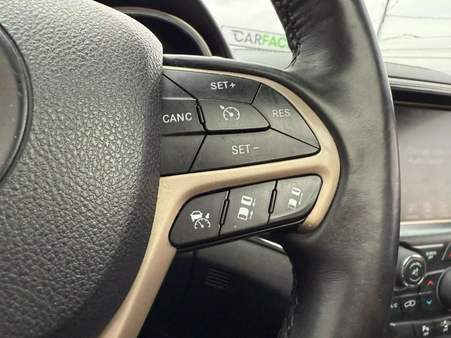 2014 Jeep Grand Cherokee - Image 32