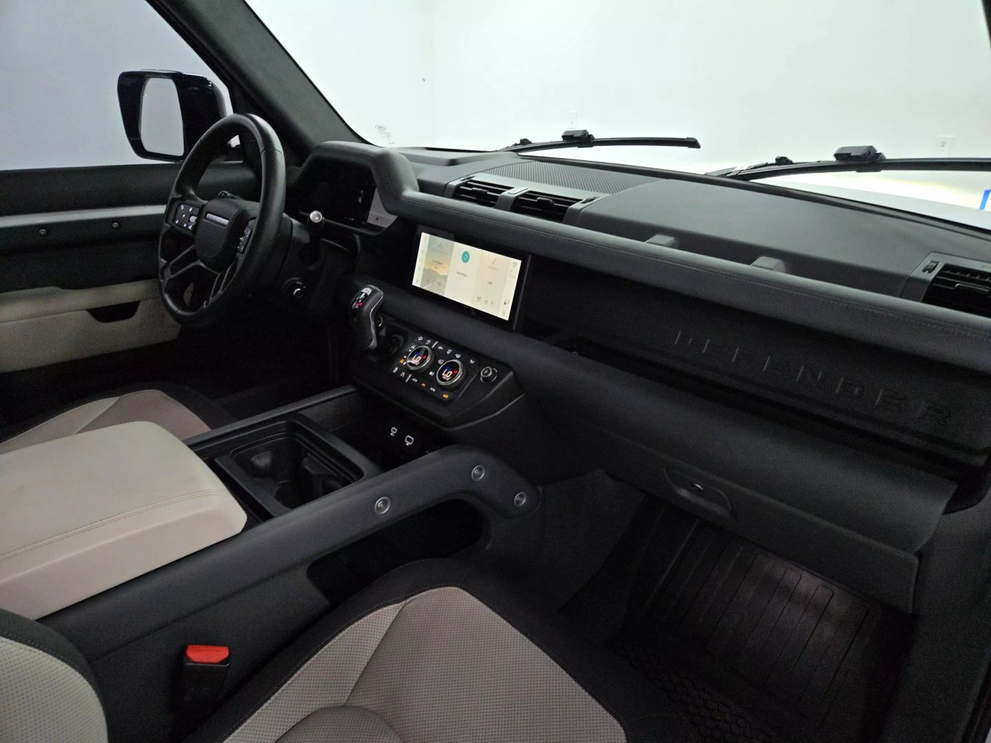 2023 Land Rover Defender 110 - Image 28