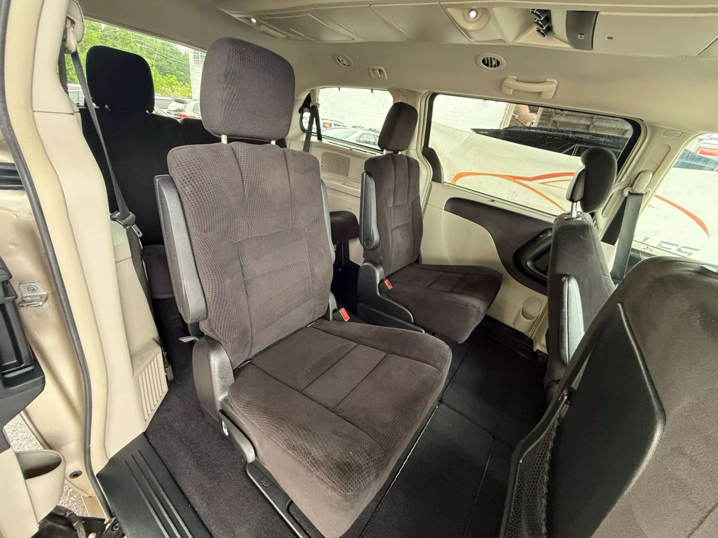 2013 Chrysler Town & Country - Image 25