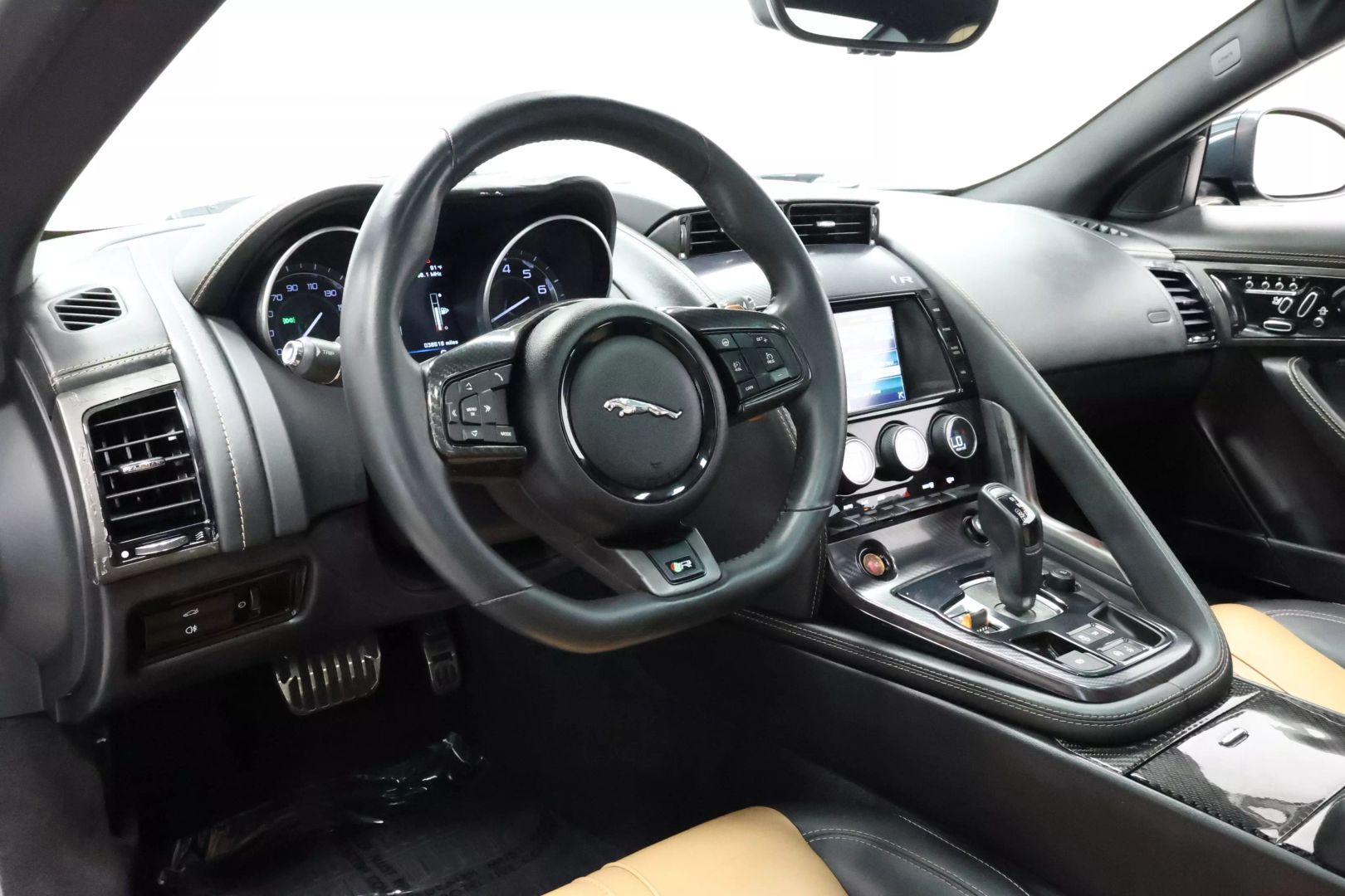2015 Jaguar F-type - Image 2