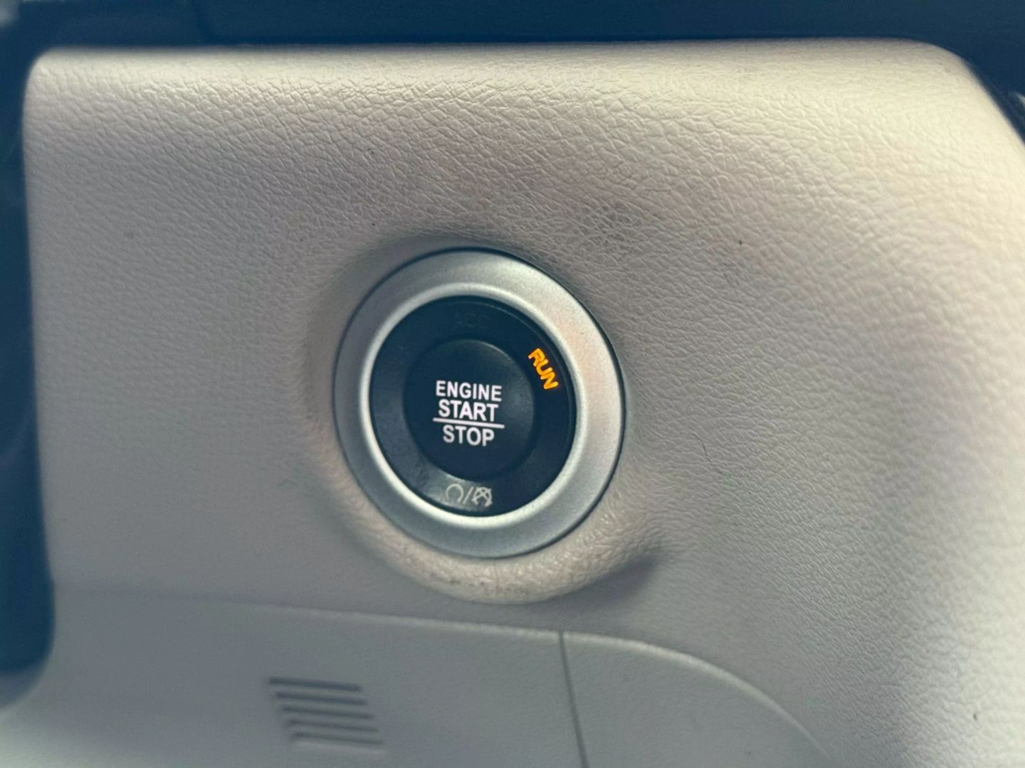 2019 Chrysler Pacifica - Image 29