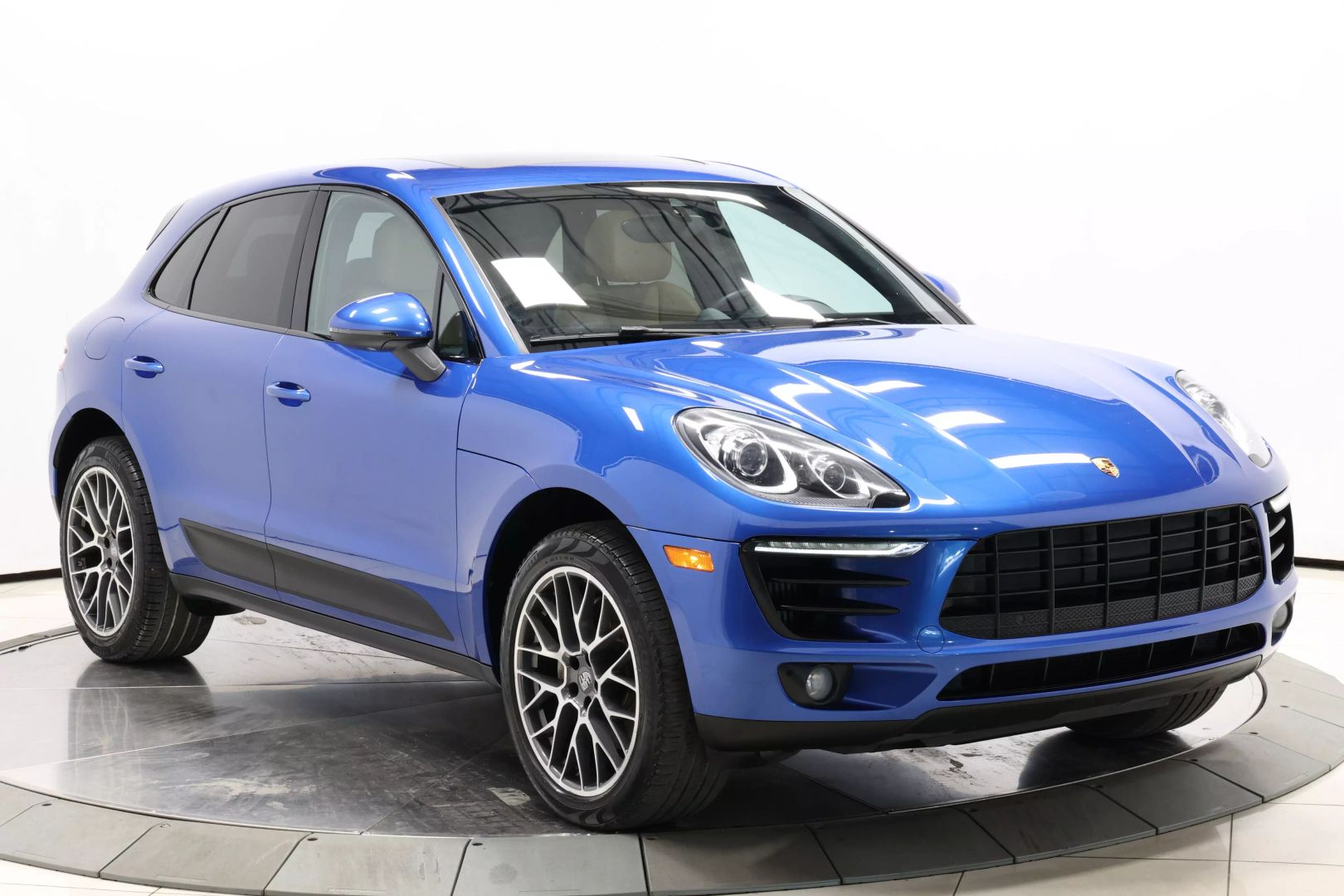 2017 Porsche Macan - Image 96
