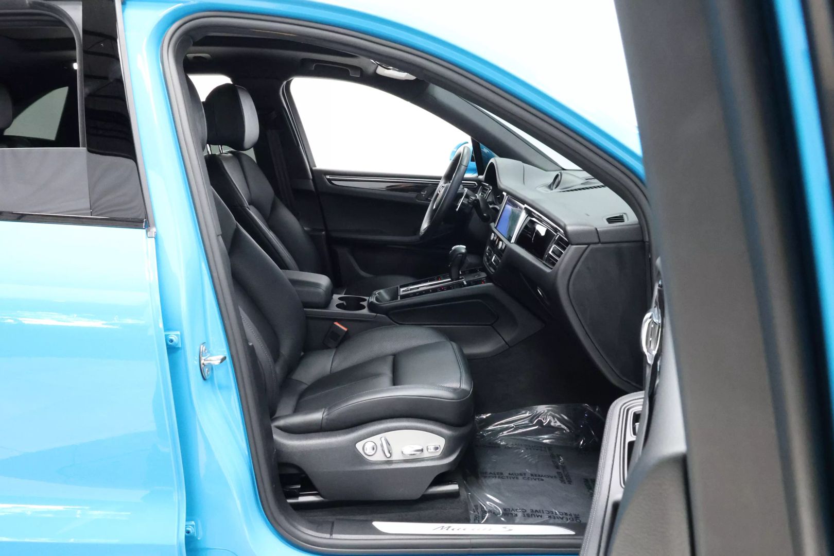 2022 Porsche Macan - Image 81