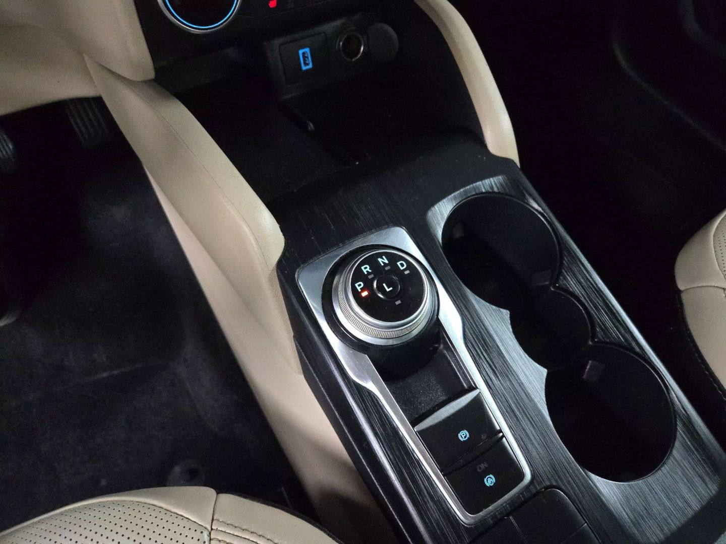 2020 Ford Escape - Image 16
