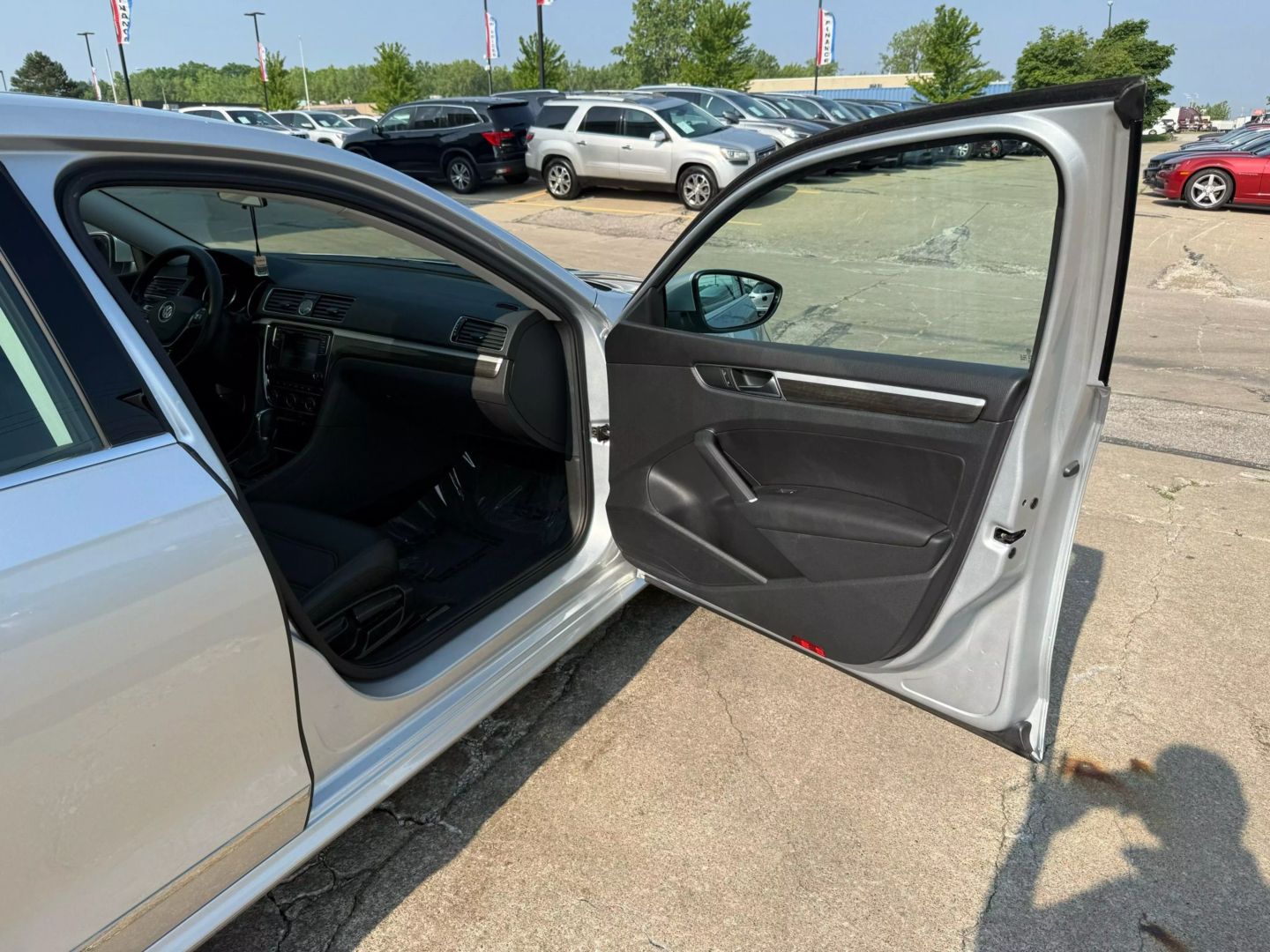 2017 Volkswagen Passat - Image 23