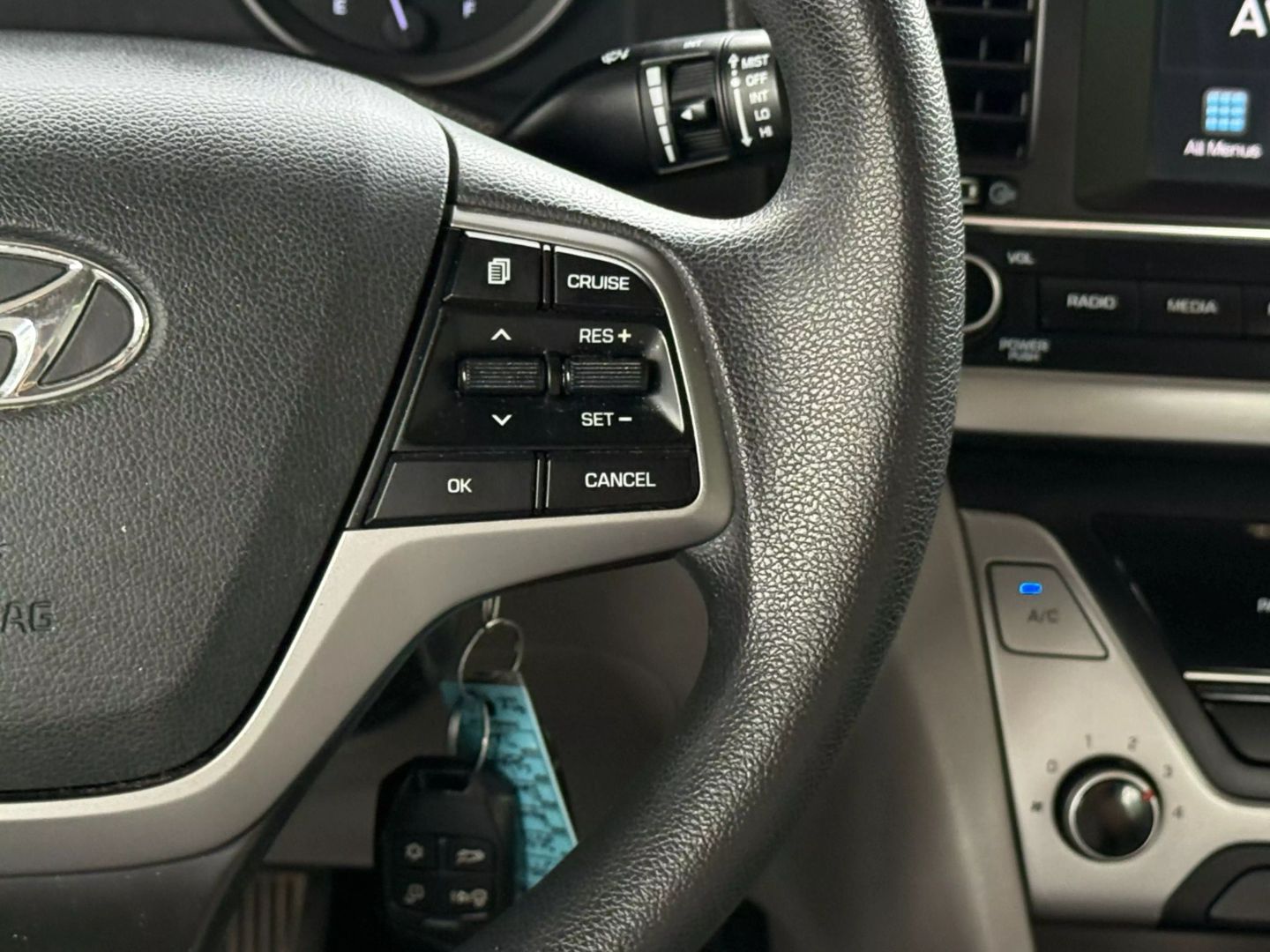 2018 Hyundai Elantra - Image 32