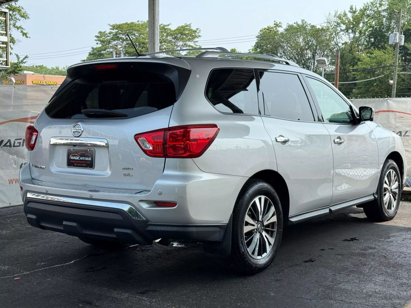 2017 Nissan Pathfinder - Image 11