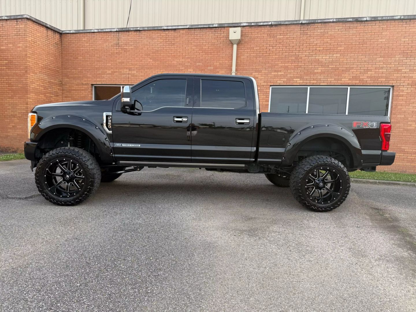 2019 Ford F350 Super Duty Crew Cab - Image 3