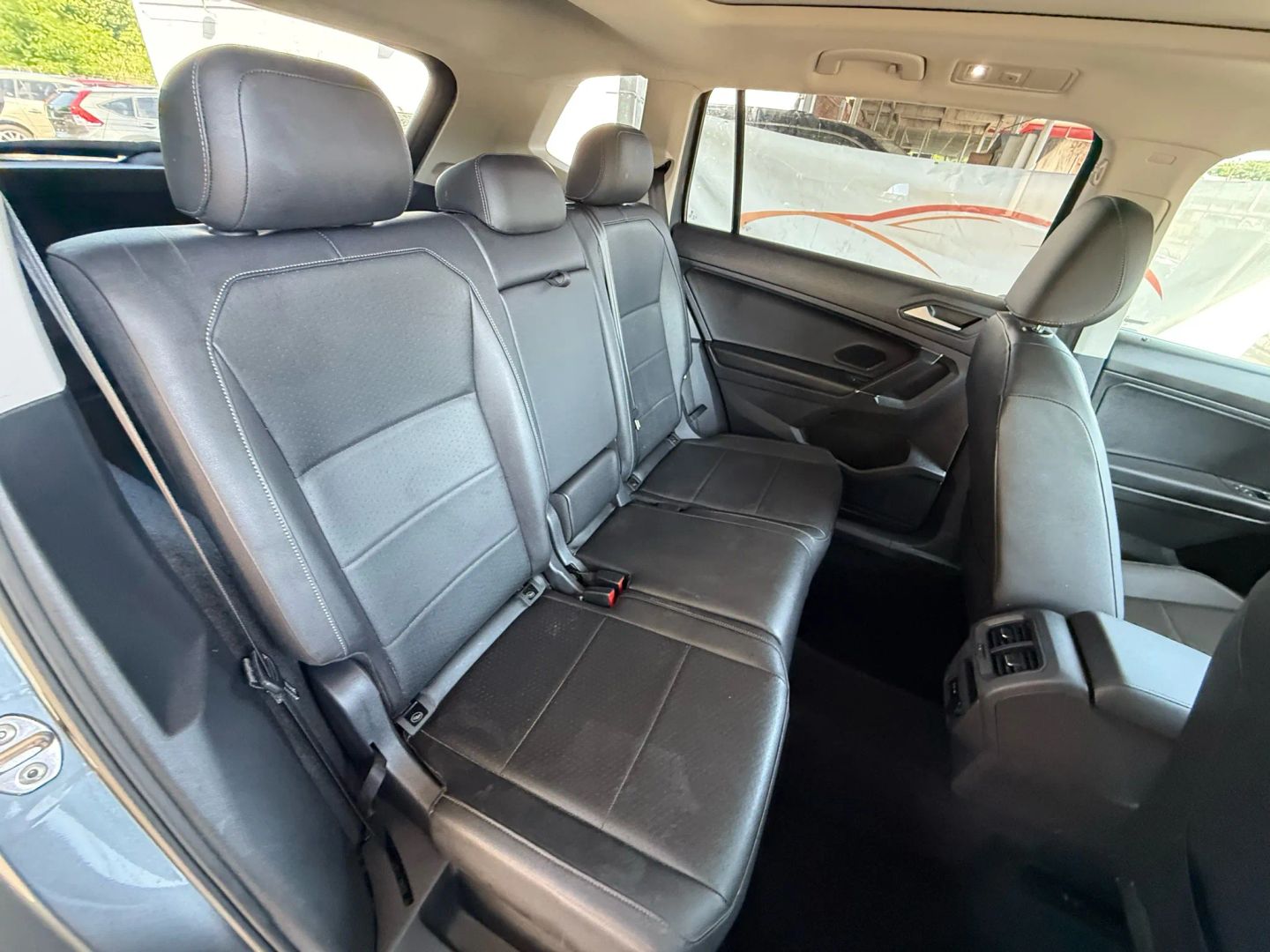 2020 Volkswagen Tiguan - Image 23