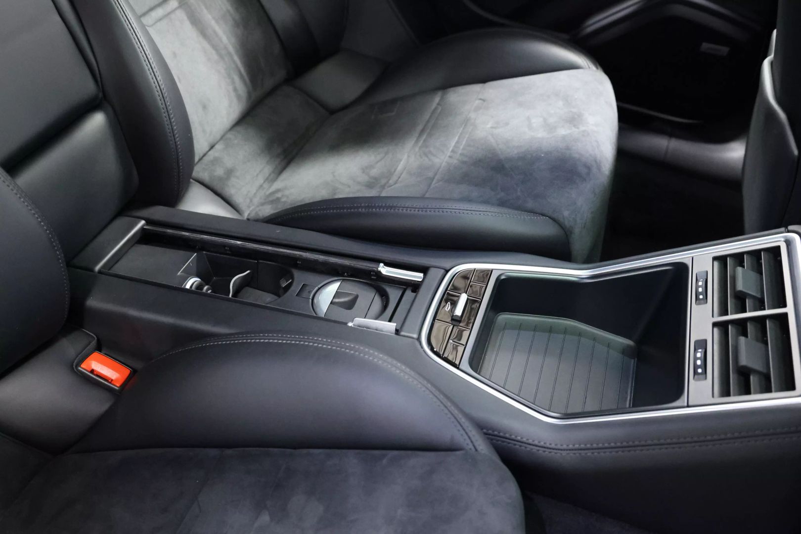 2020 Porsche Panamera - Image 83