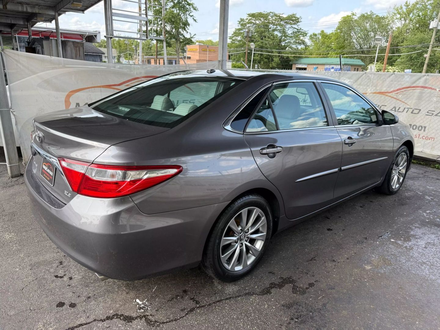 2016 Toyota Camry - Image 13