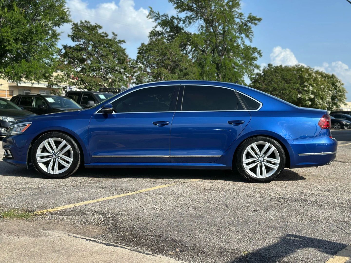 2017 Volkswagen Passat - Image 3