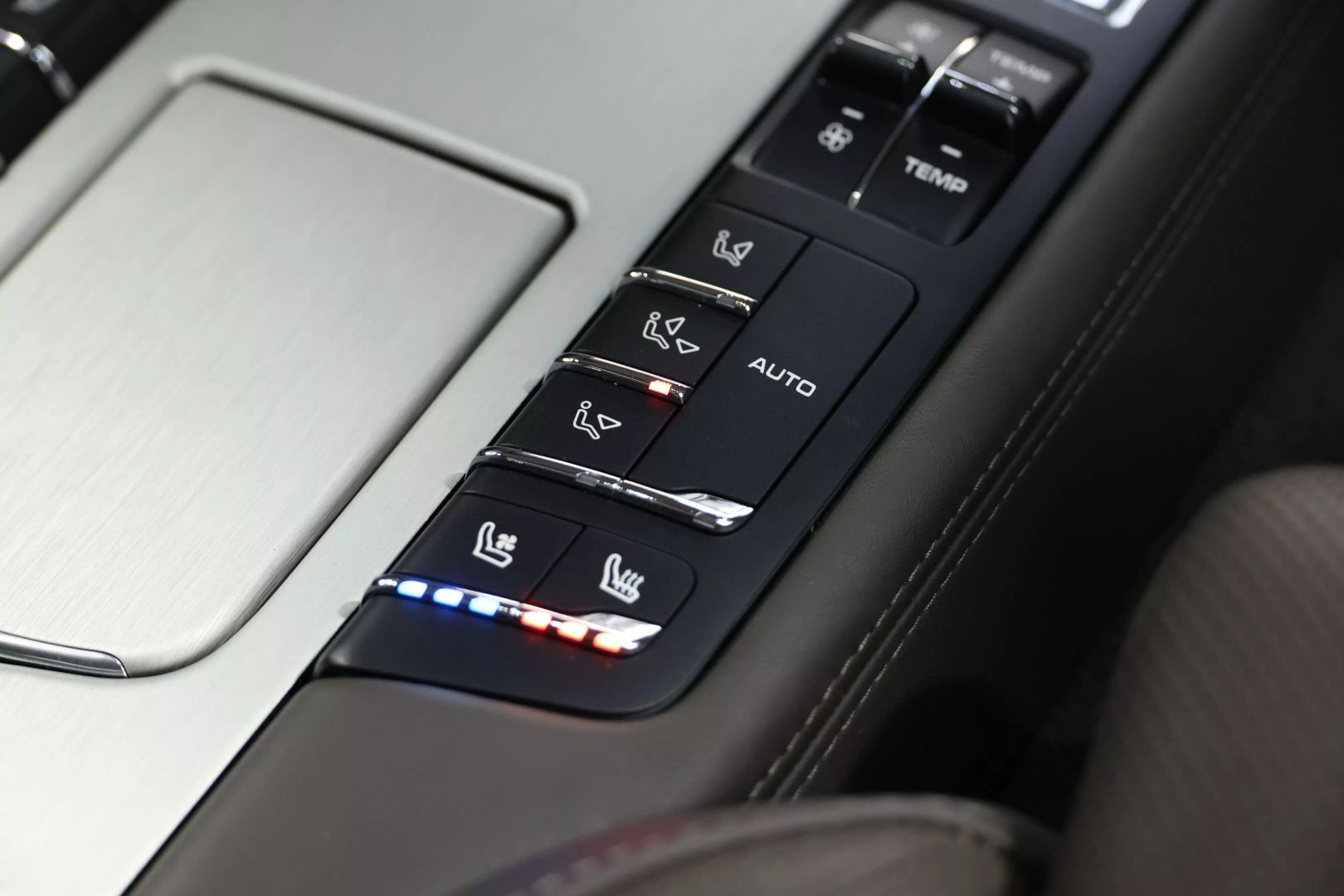 2014 Porsche Panamera - Image 95