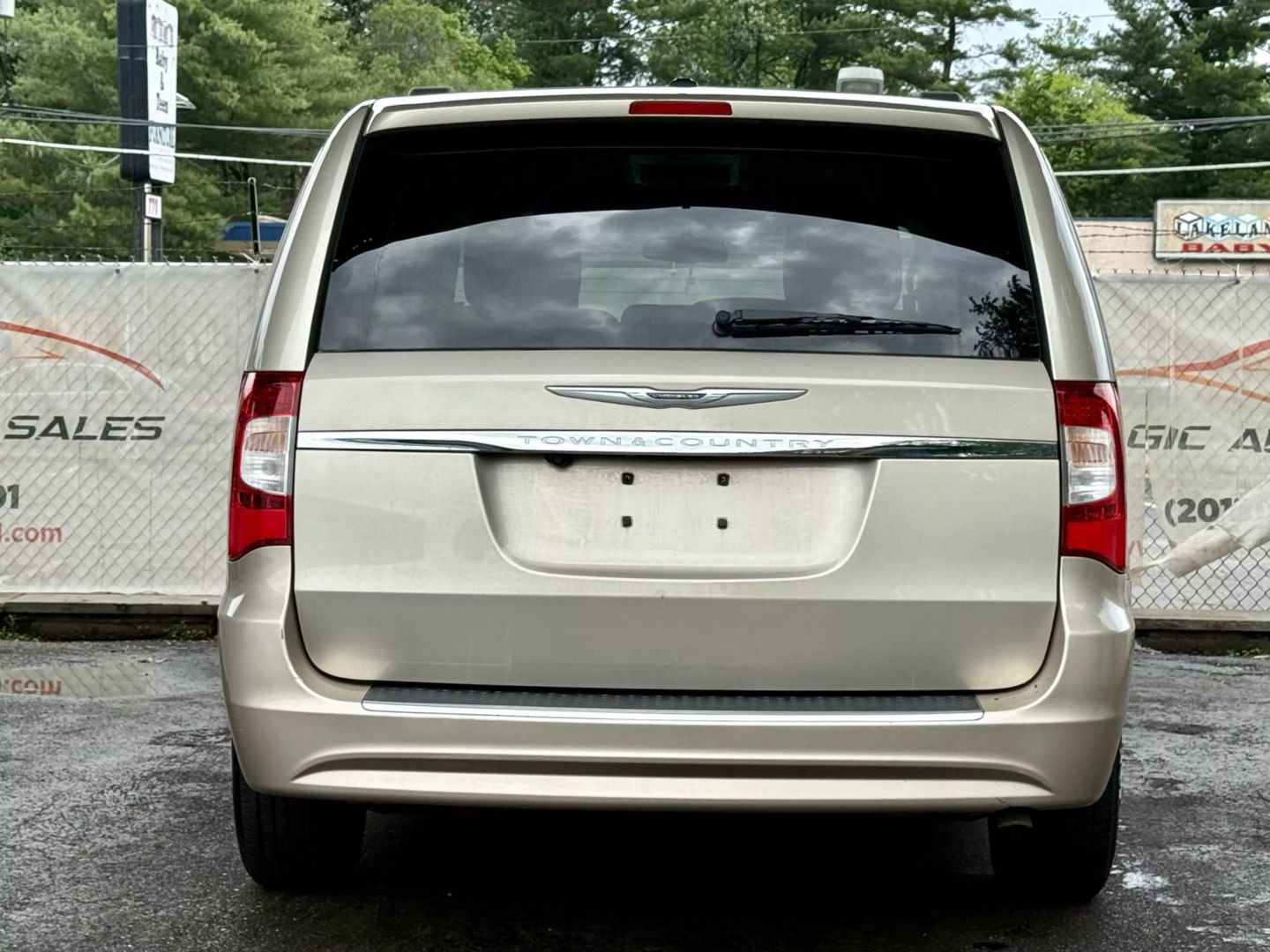 2013 Chrysler Town & Country - Image 10