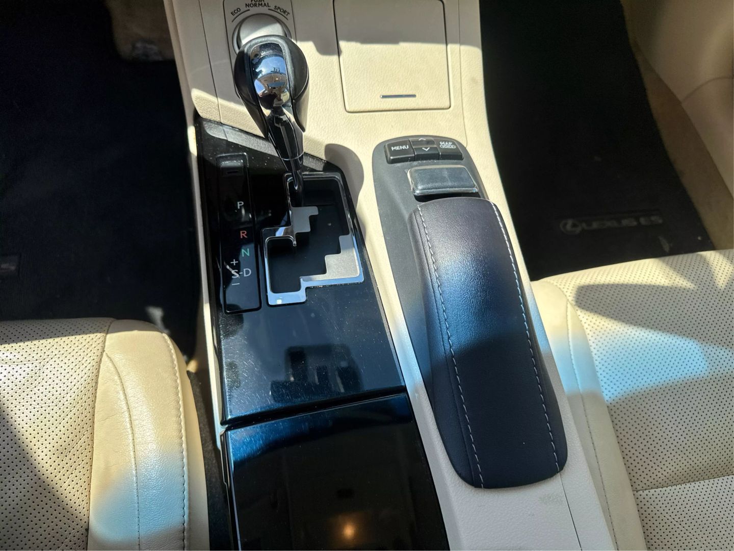 2013 LEXUS ES SEDAN 4-CYL, HYBRID, 2.5 LITER ES 300H SEDAN 4D