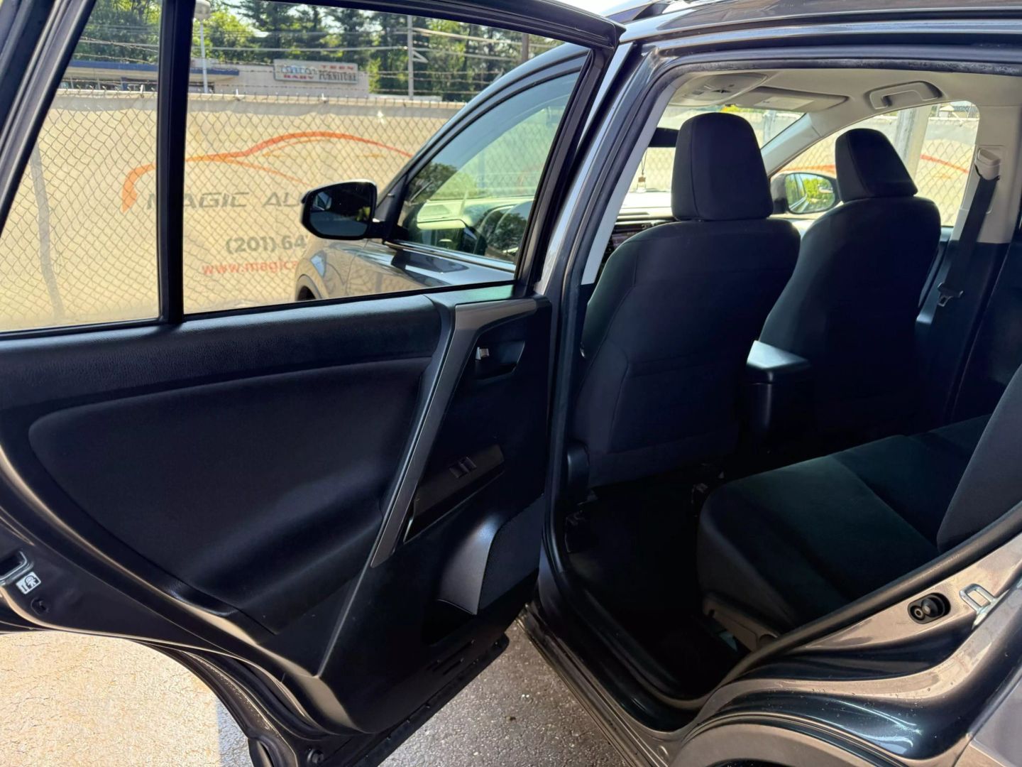 2016 Toyota Rav4 - Image 17