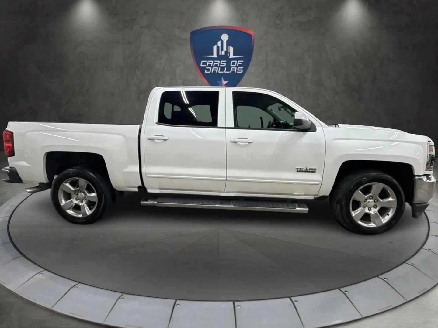 2017 Chevrolet Silverado 1500 Crew Cab - Image 6