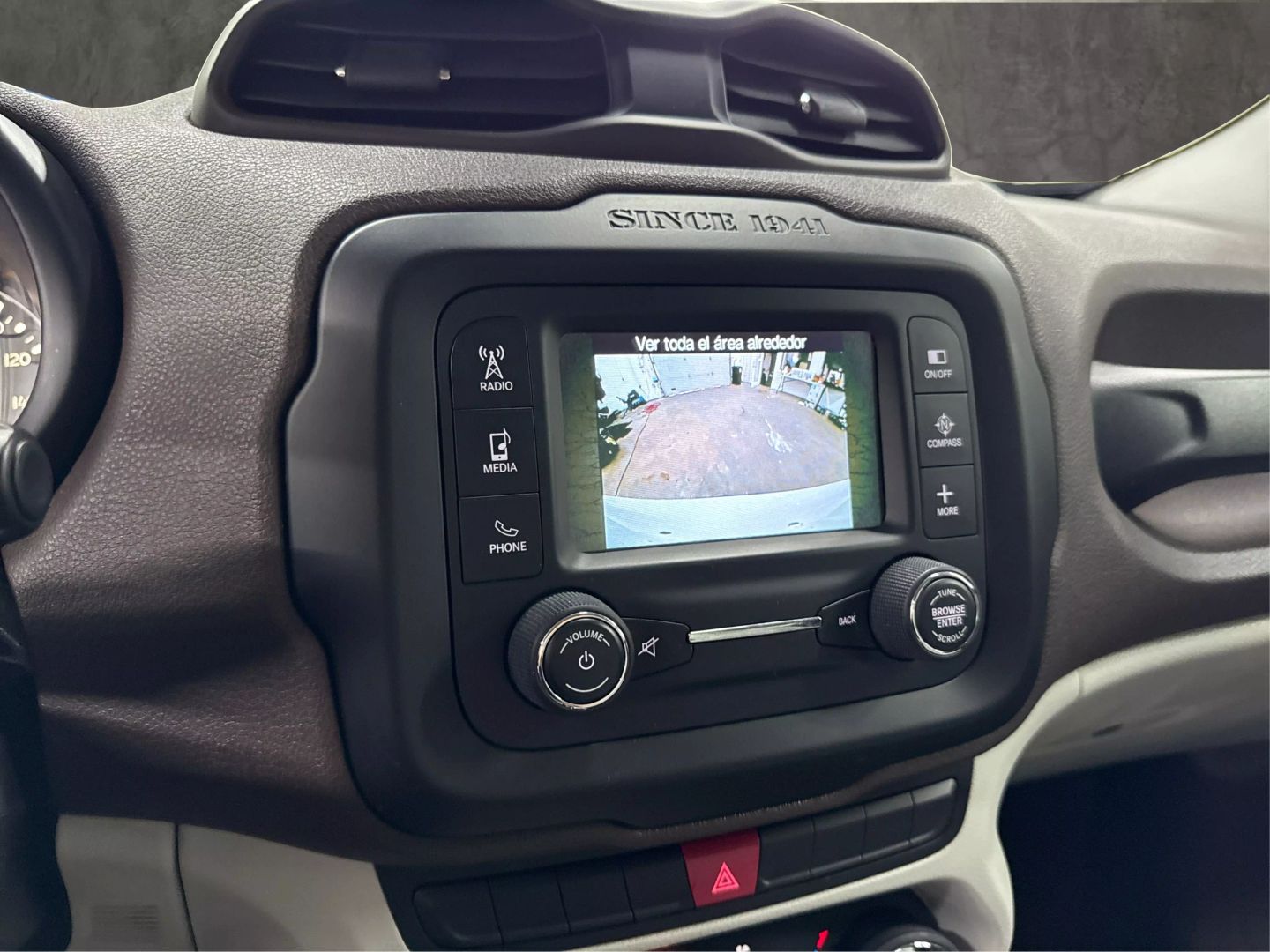 2015 Jeep Renegade - Image 19
