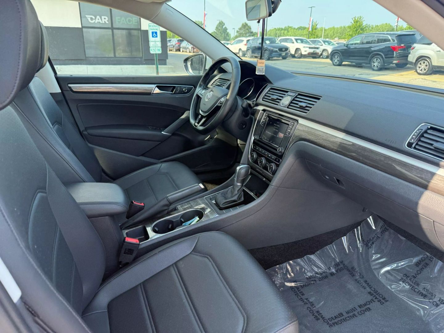 2017 Volkswagen Passat - Image 24