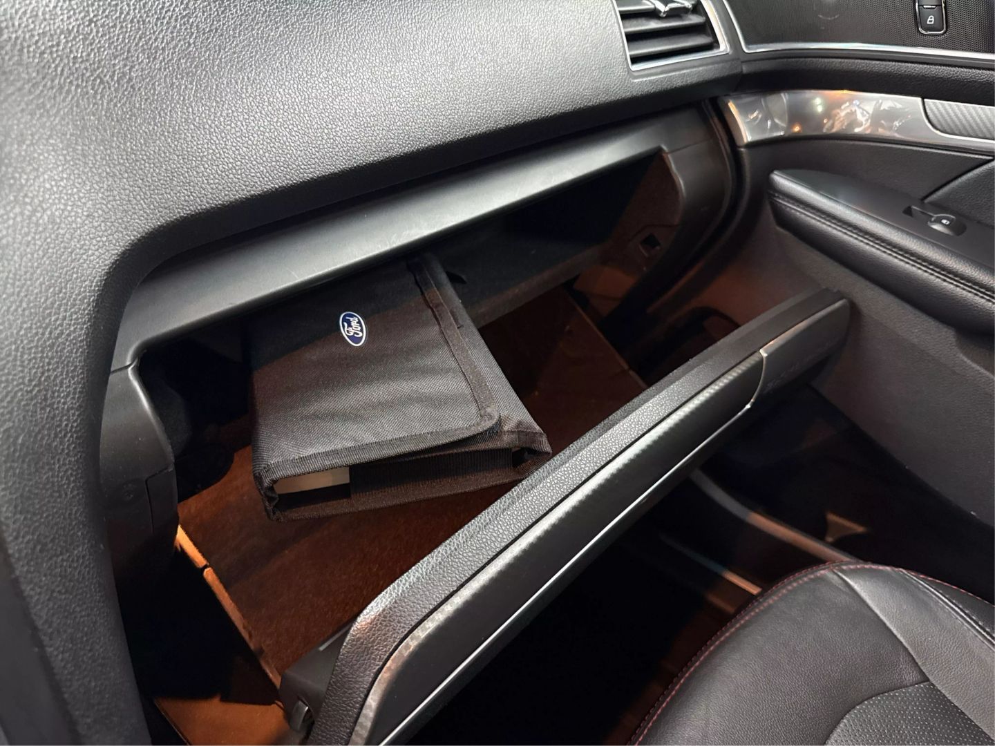 2016 Ford Explorer - Image 28