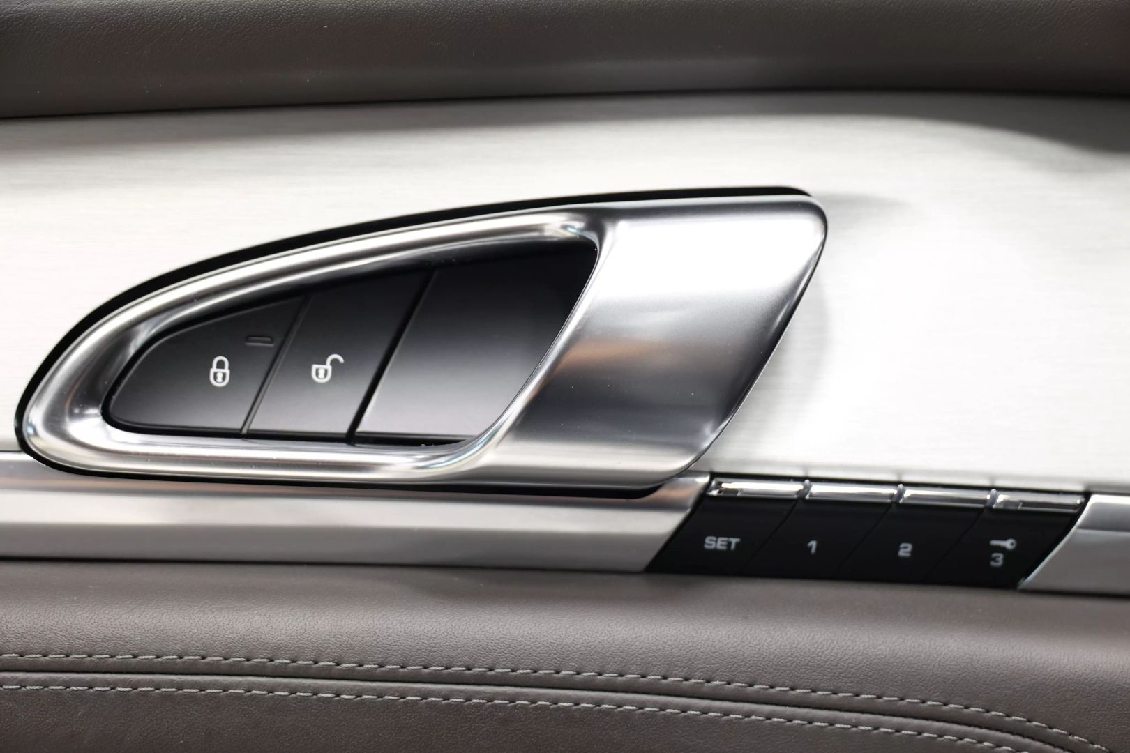 2014 Porsche Panamera - Image 11