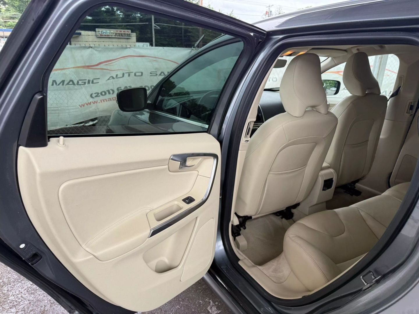 2016 Volvo Xc60 - Image 17