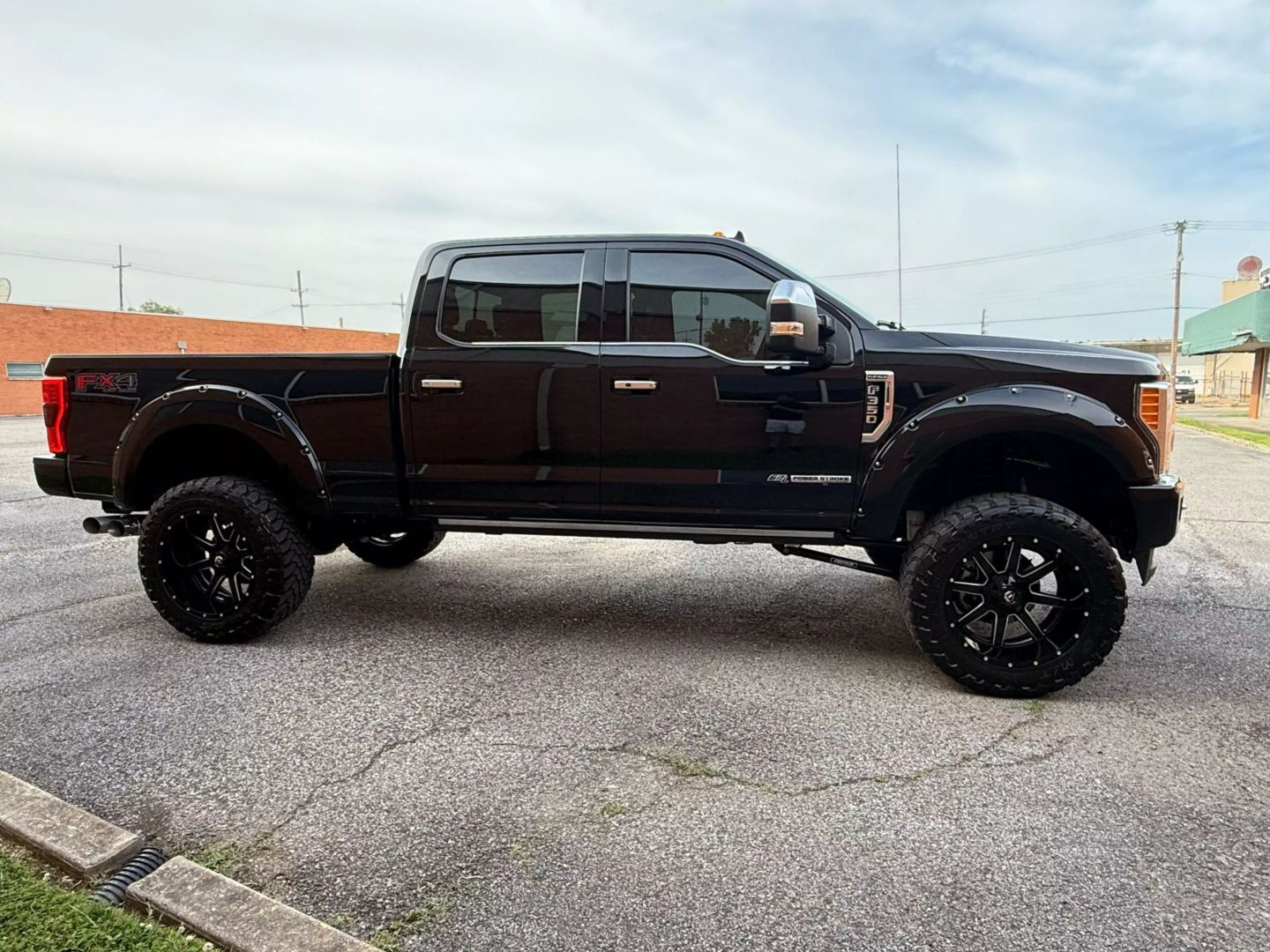 2019 Ford F350 Super Duty Crew Cab - Image 7