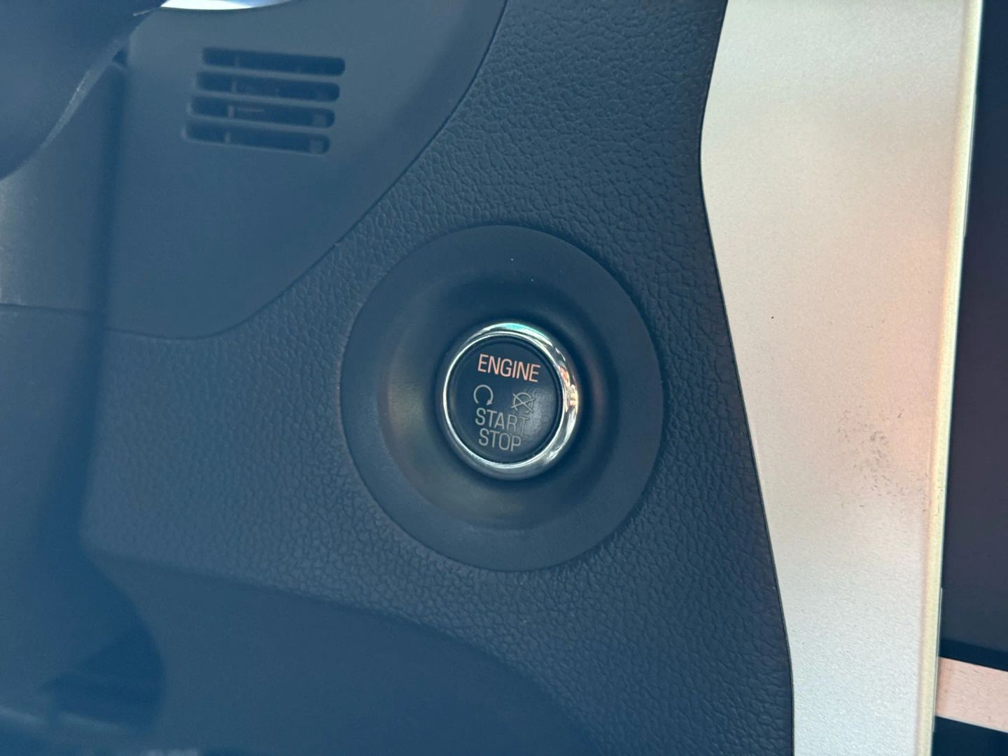 2015 Ford Explorer - Image 33