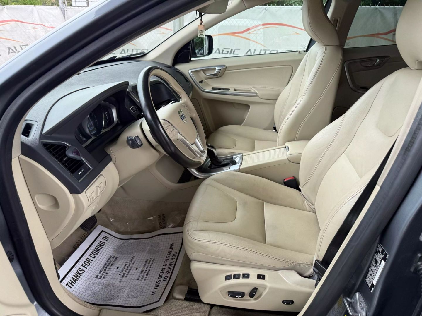 2016 Volvo Xc60 - Image 15