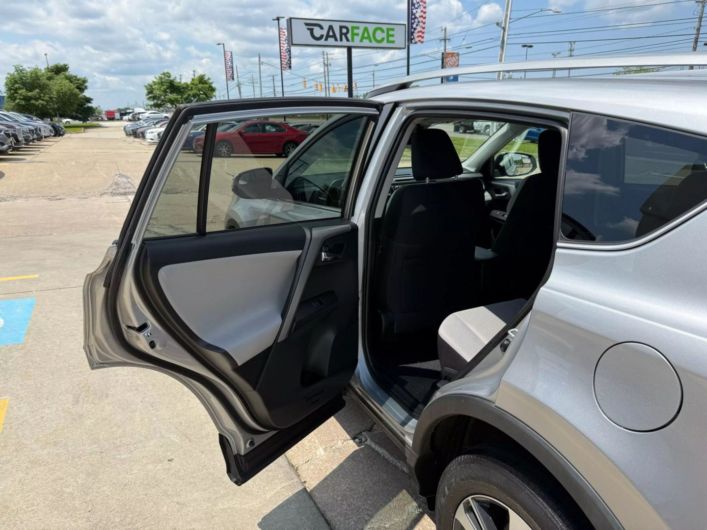 2017 Toyota Rav4 - Image 19
