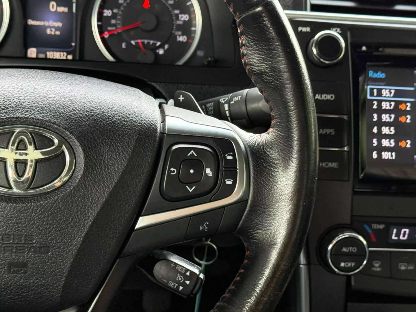 2015 Toyota Camry - Image 33