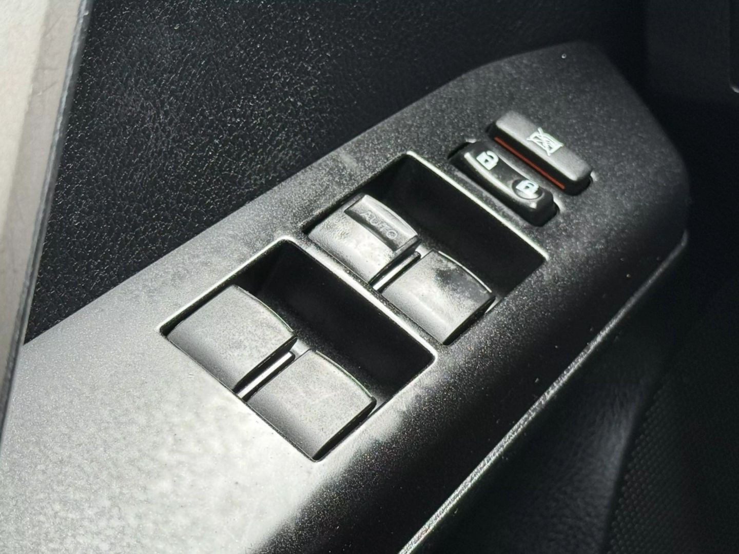 2017 Toyota Rav4 - Image 32