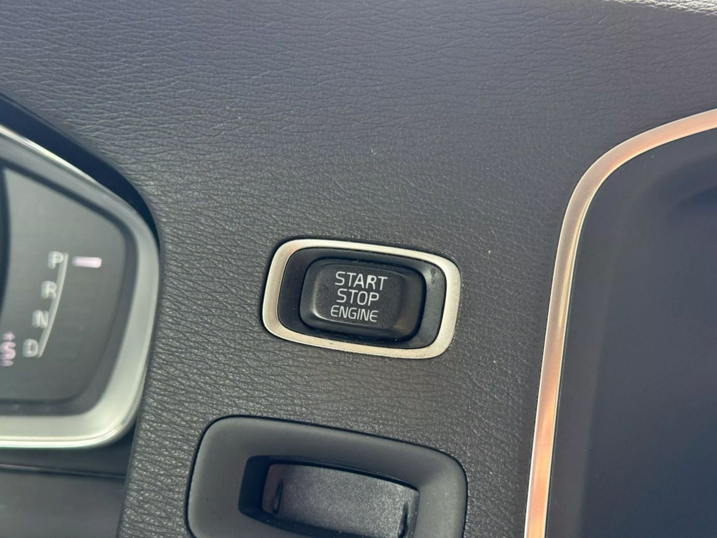 2018 Volvo S60 - Image 31