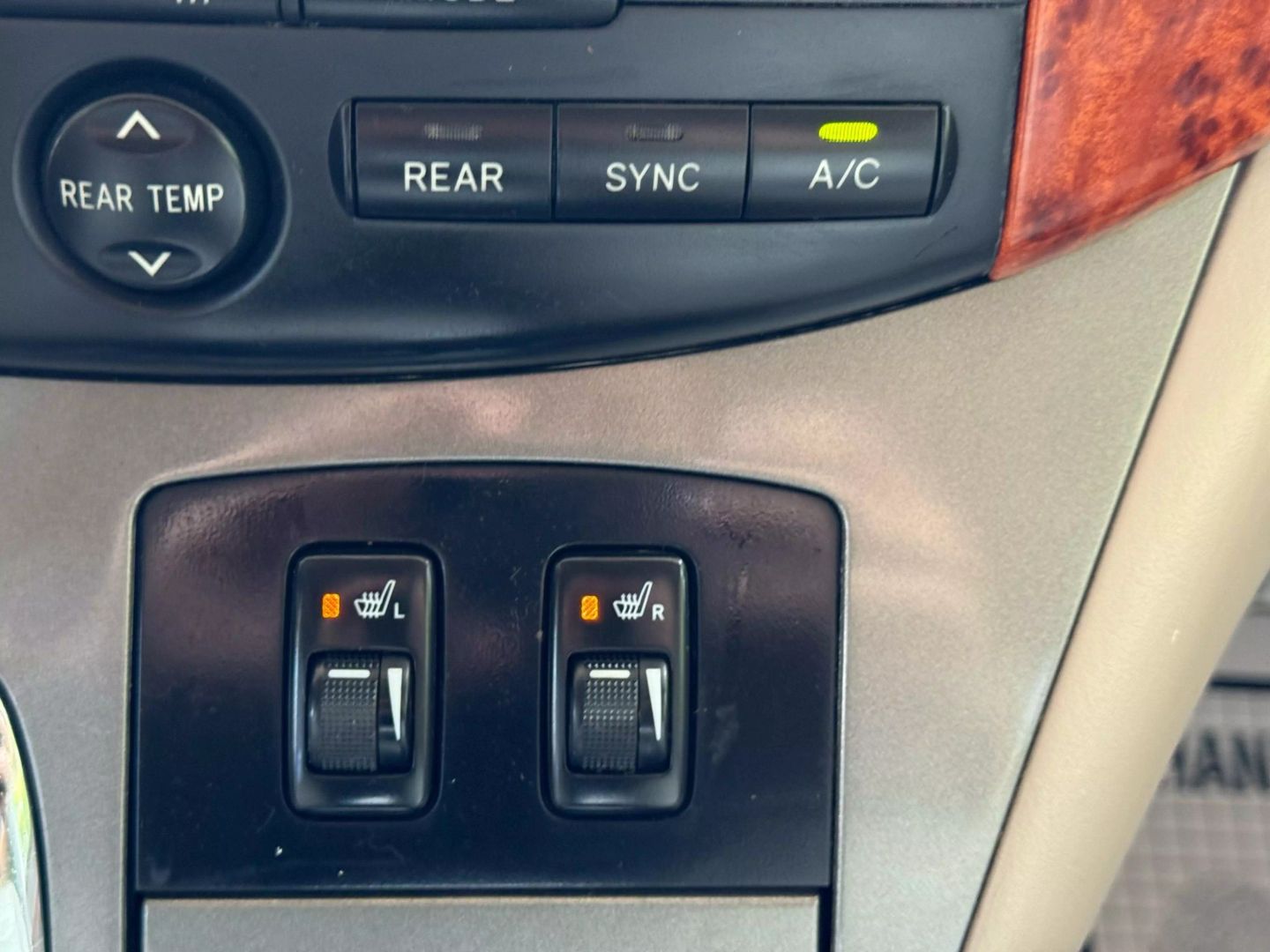 2008 Toyota Sienna - Image 27