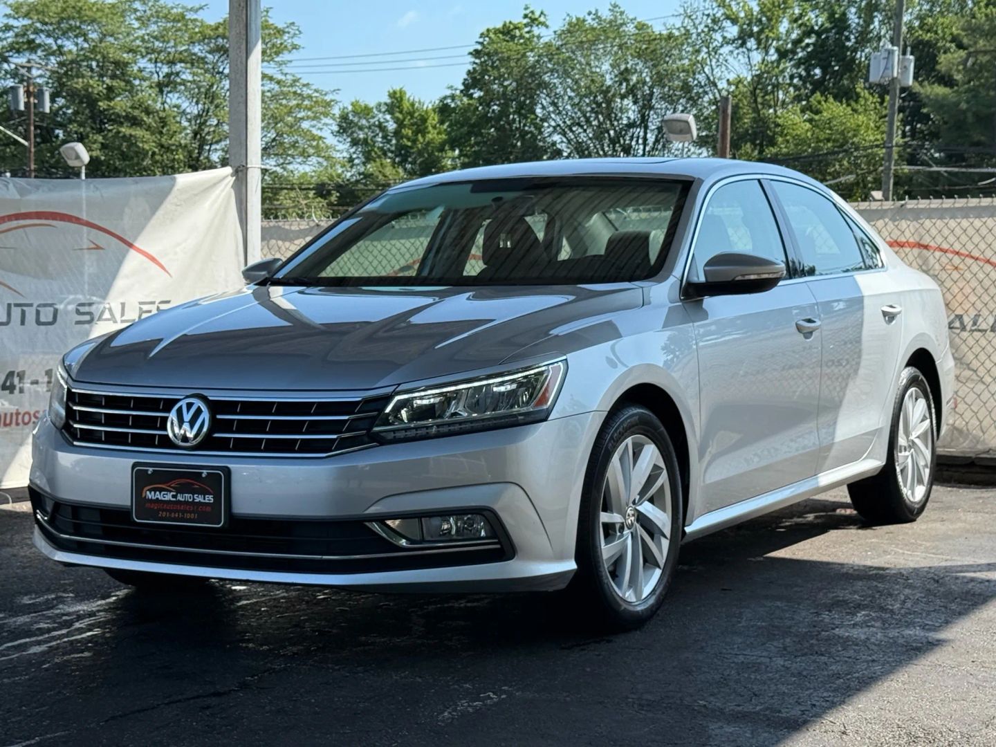 2018 Volkswagen Passat - Image 3
