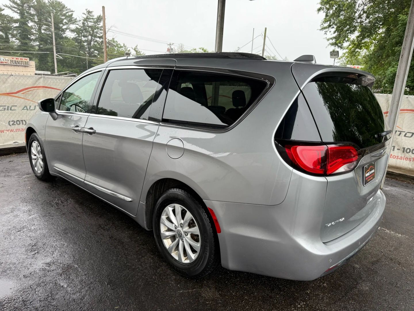 2019 Chrysler Pacifica - Image 12