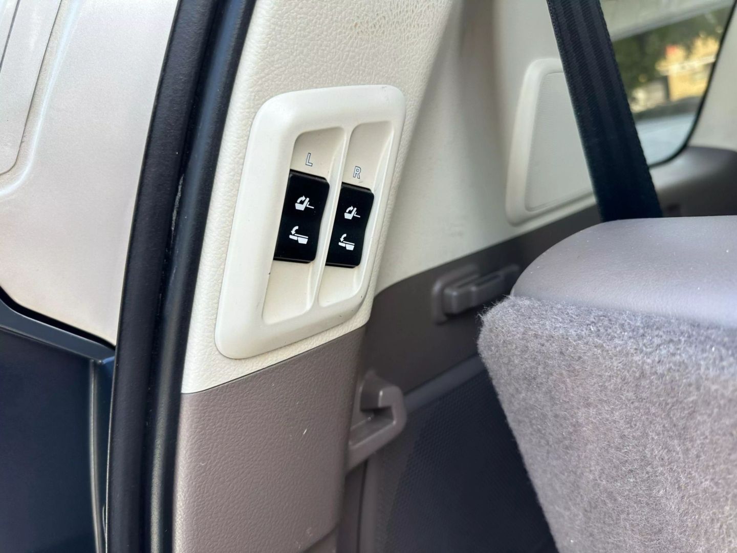 2012 Lexus Gx - Image 31