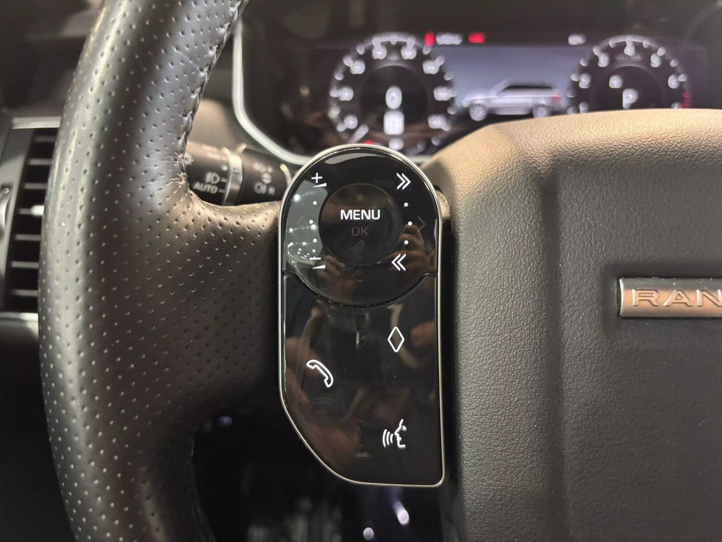 2020 Land Rover Range Rover Sport Hse Sport Utility 4d - Image 25