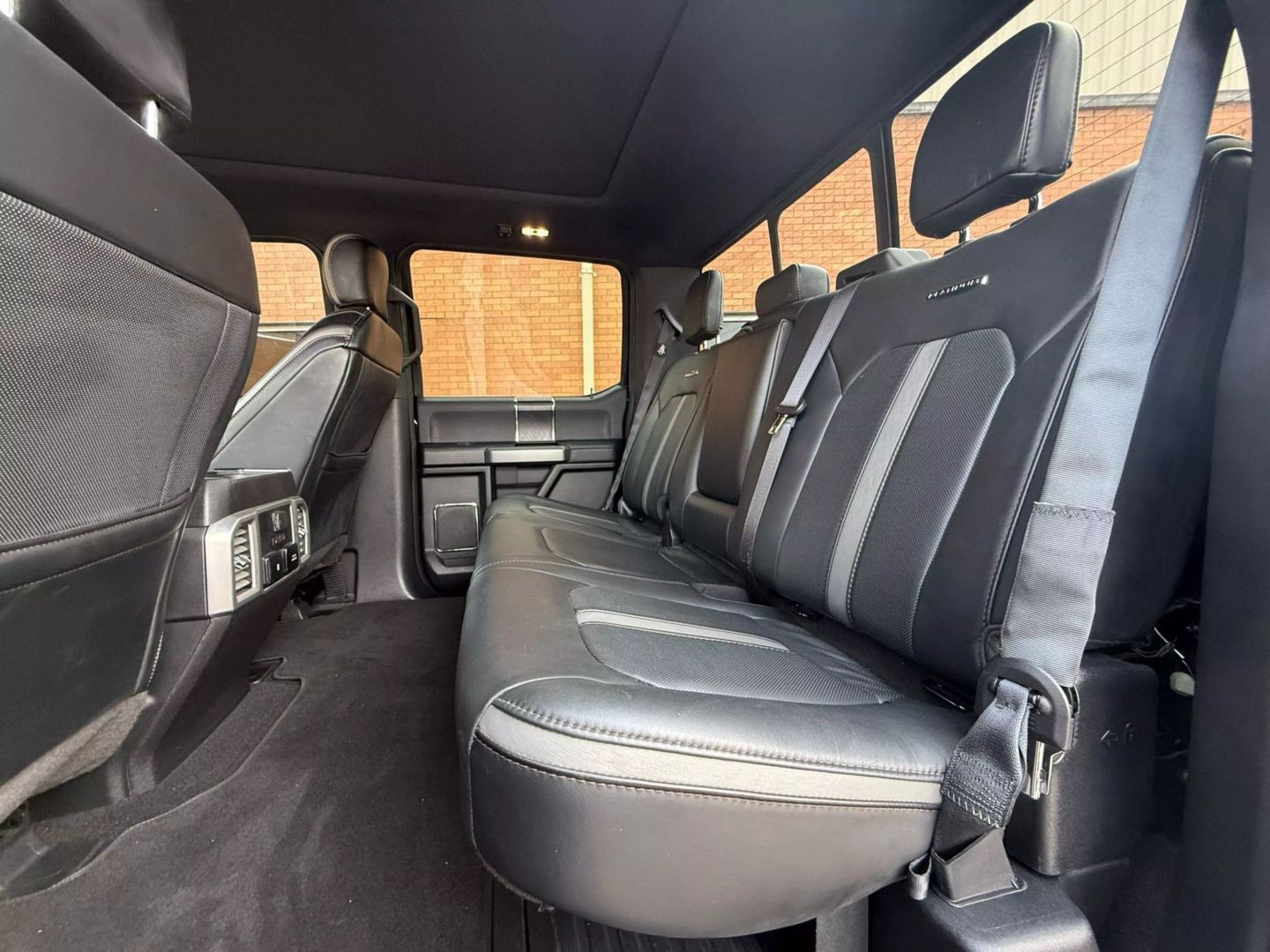 2019 Ford F350 Super Duty Crew Cab - Image 15