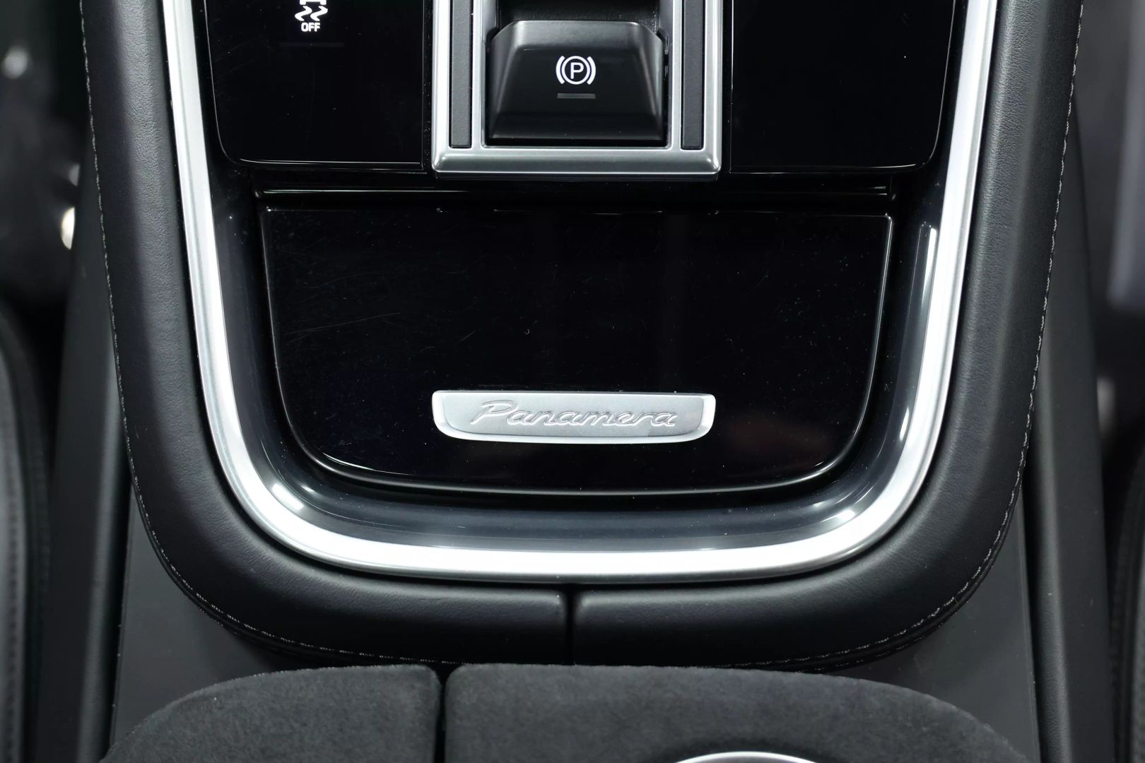 2020 Porsche Panamera - Image 43