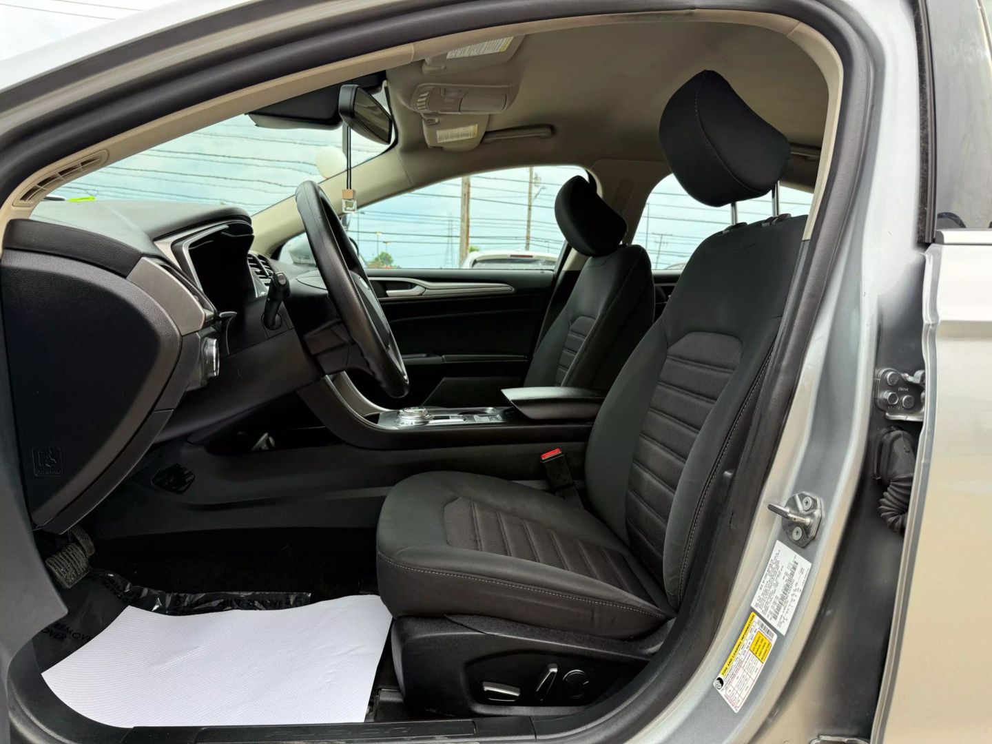 2020 Ford Fusion - Image 17