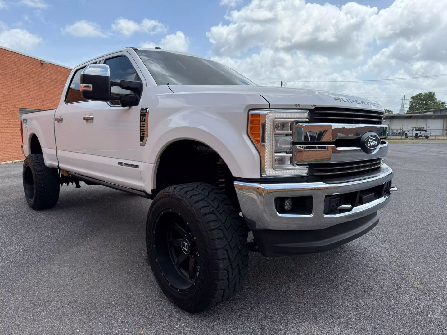2018 Ford F250 Super Duty Crew Cab - Image 9